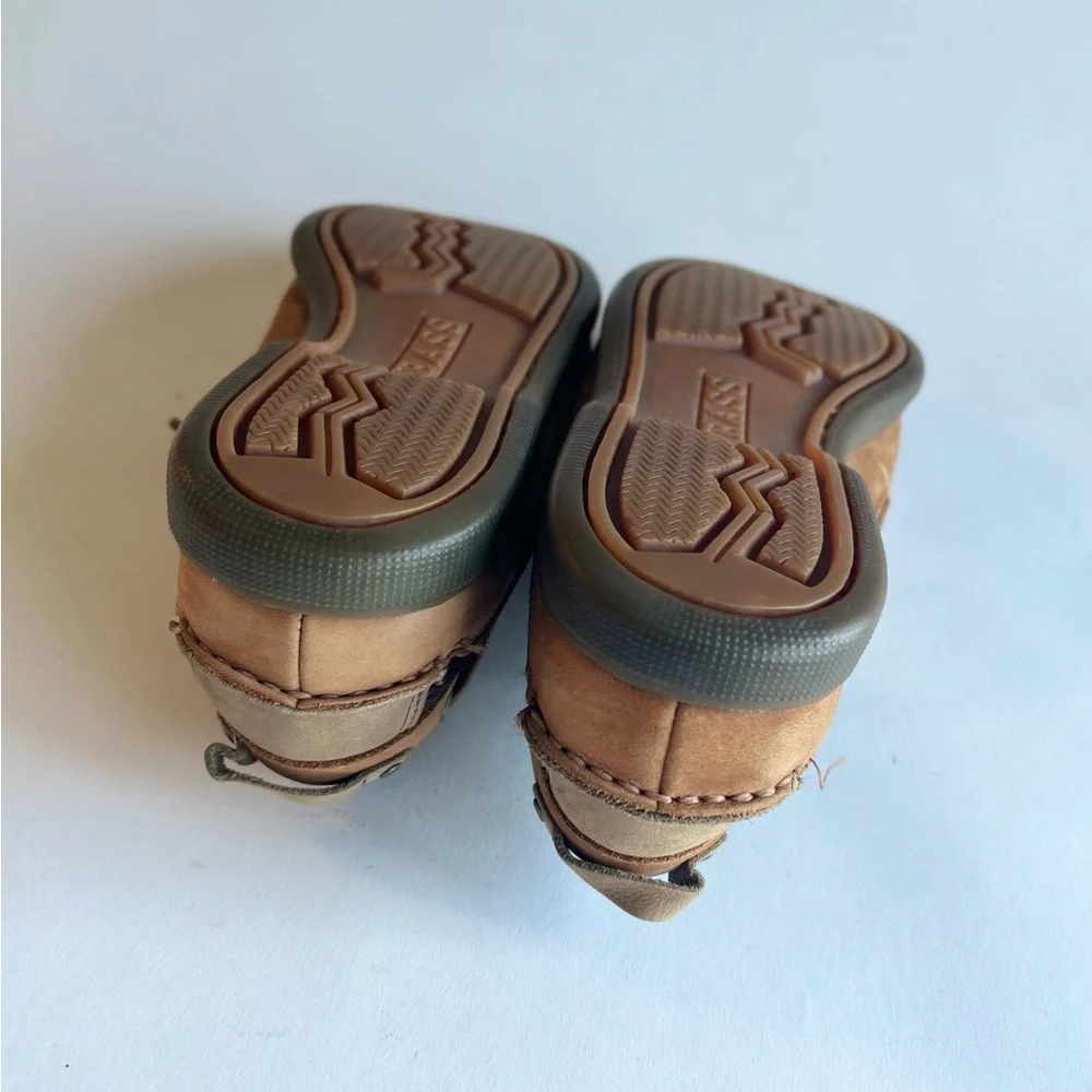 Men's Bass Tan Genuine Leather Rubber Outsole Topsides Loafers size 9.5